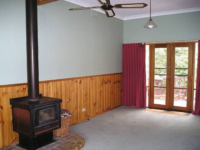 Beautifuly presented 3 bedroom home Picture 1