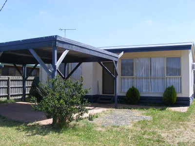 Fully furnish 3 bedroom home Picture Fully furnish 3 bedroom home Picture