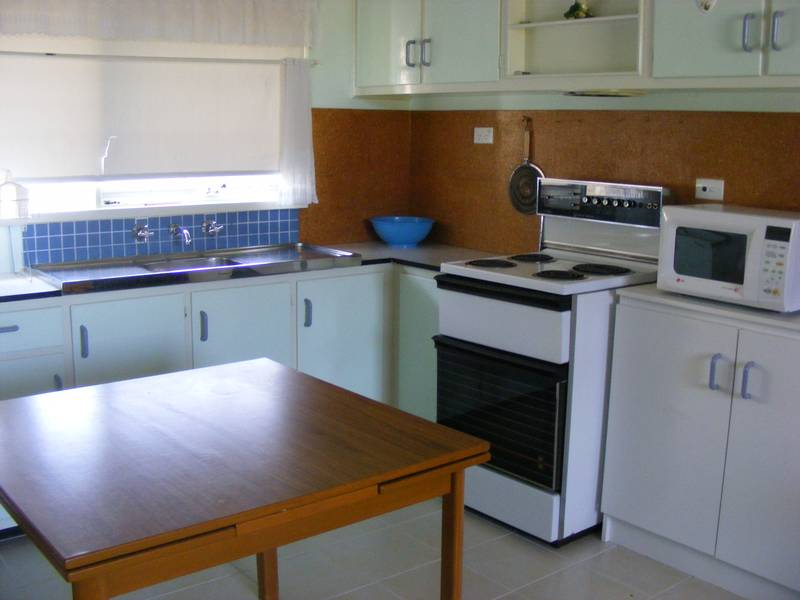 Fully furnish 3 bedroom home Picture 3