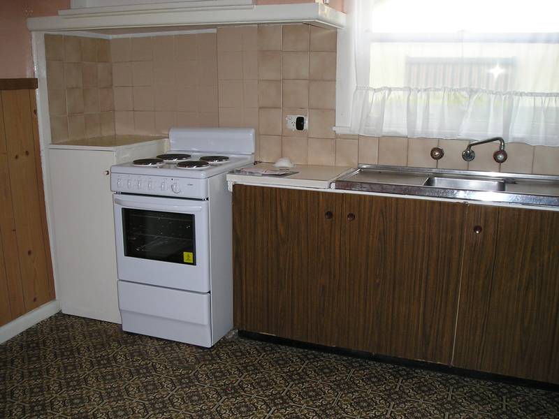 2 Bedrooms Picture 2