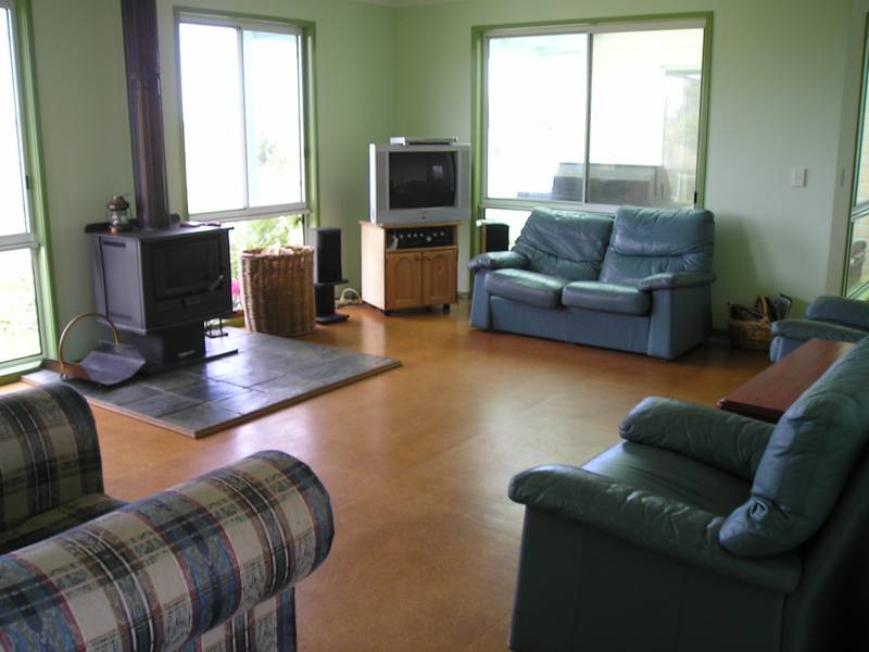 4 Bedrooms on one Acre Picture 2