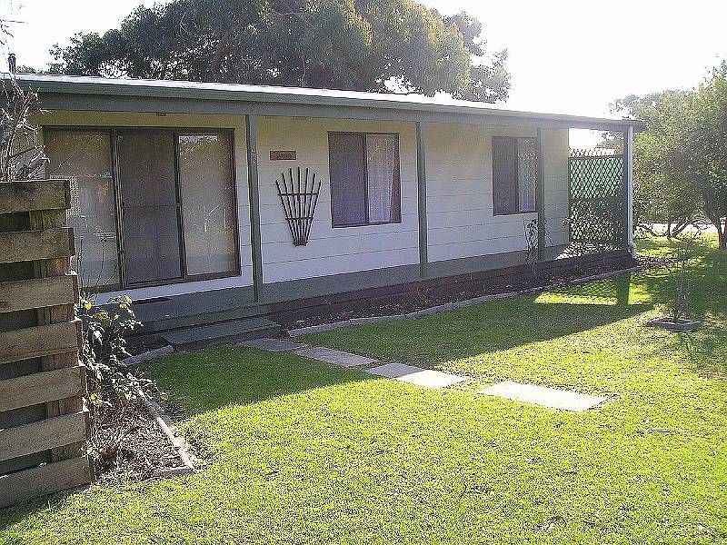 3 BEDROOM HOME IN CAPE PATERSON Picture 1