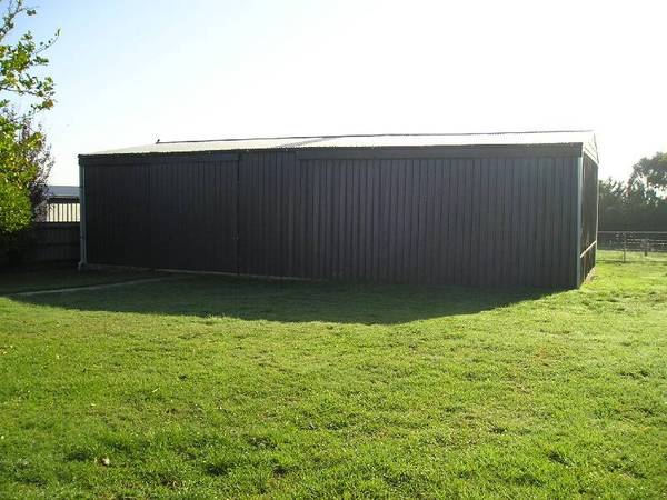 3BR Home with 120sqm Shed Entrance to Wonthaggi Picture 2