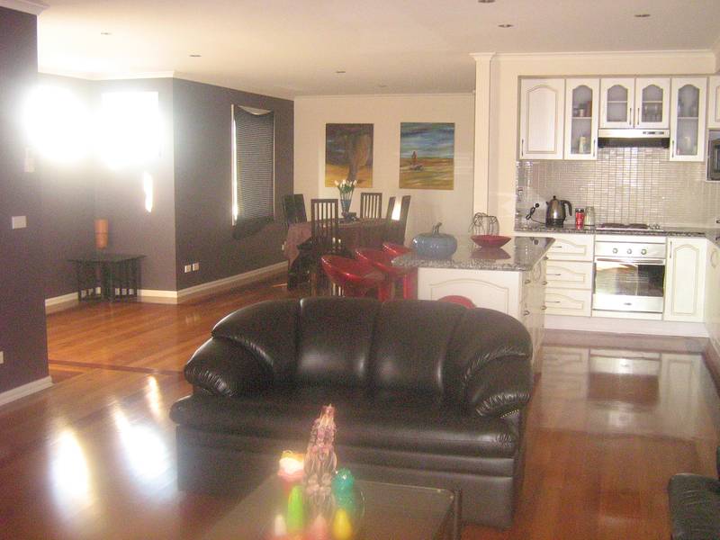 Stylish Holiday Unit Picture 2