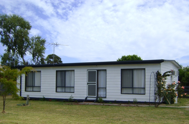 Holiday home or investment? Picture 1