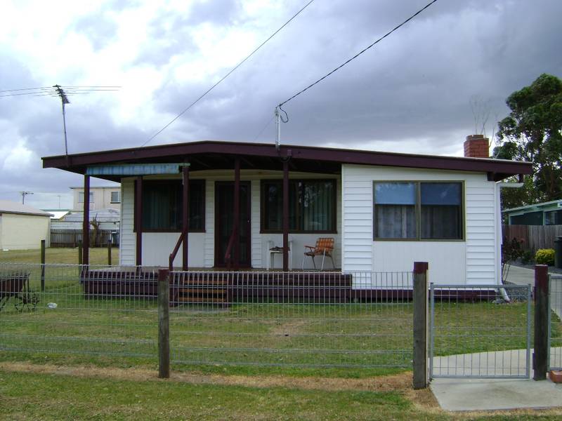 Coastal Cottage Under $180,000 Picture 2