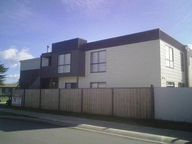 What Hasn't it Got? Picture 1