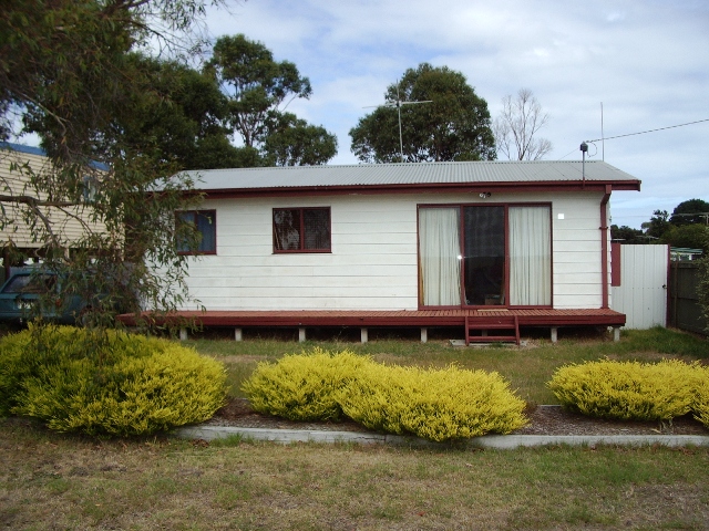 Comfy Two Bedrooms Picture 1