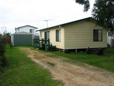 Three bedrooms with single garage Picture