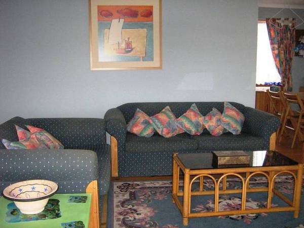 Well presented three bedroom home Picture 2