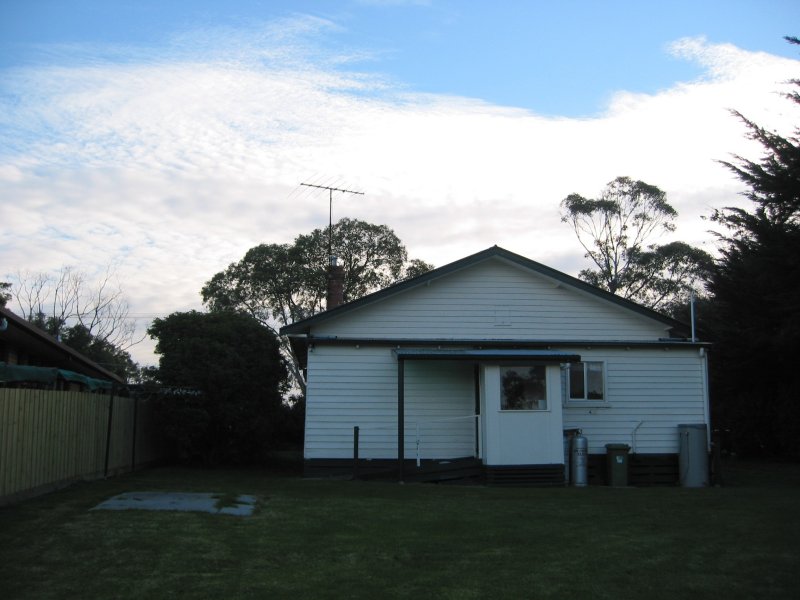 Well Priced Rental! Picture 2