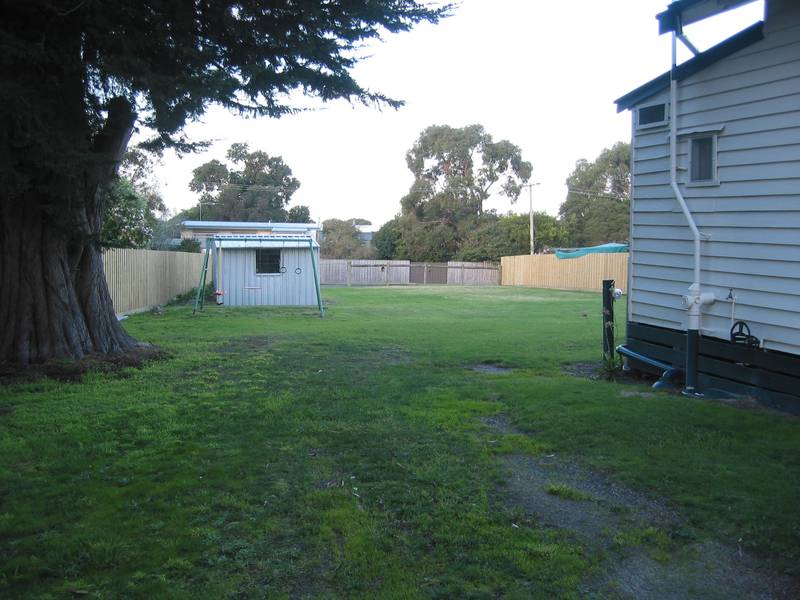 Well Priced Rental! Picture 3