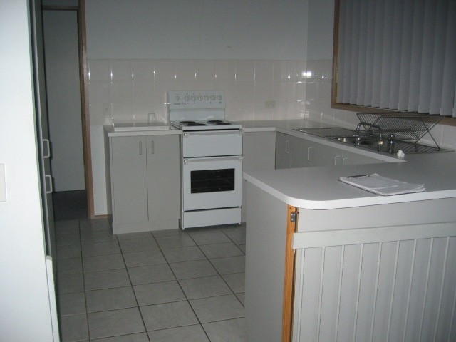 Quite Court Location! Picture 2