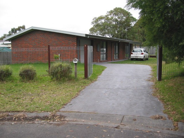 Quite Court Location! Picture 1