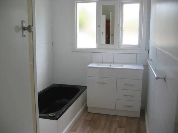 Close To Shops & Beach Picture 3