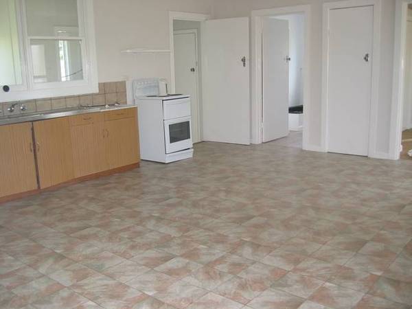 Close To Shops & Beach Picture 2