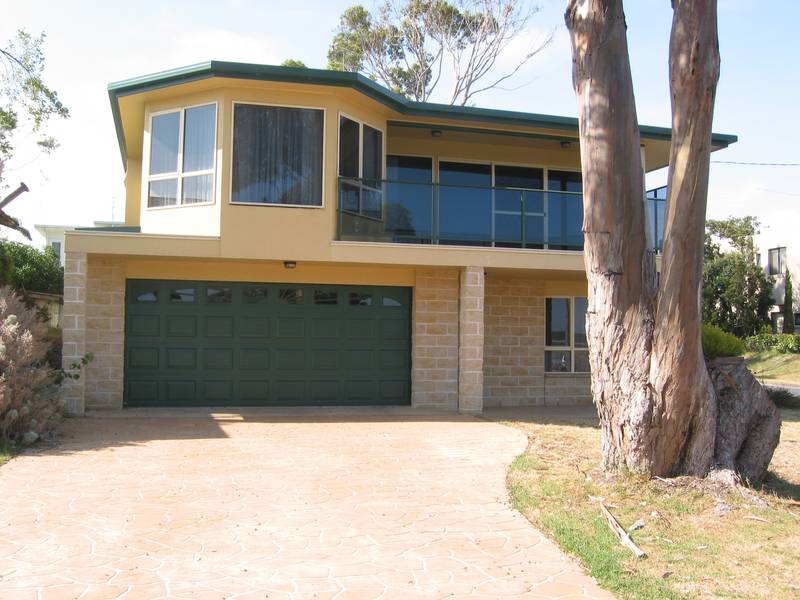 Front Row Seats! Picture 1