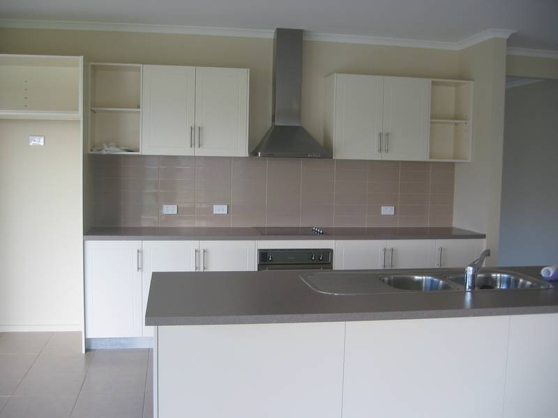 Large 4 Bedroom Family Home! Picture 2