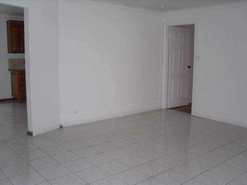 Large Family Home + Bungalow Picture 3