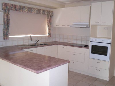 3 Bedroom Home with Beautiful Gardens Picture