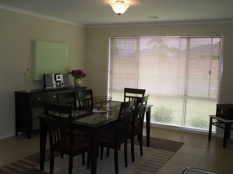 Large Family 3 bedroom home- Fully Furnished! Picture 2