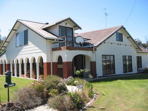 Inlet Location with Views!. Picture 1