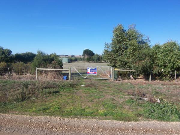 3.2 Acres in a Superb Location! Picture 1