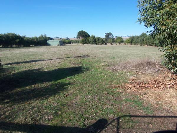 3.2 Acres in a Superb Location! Picture 3