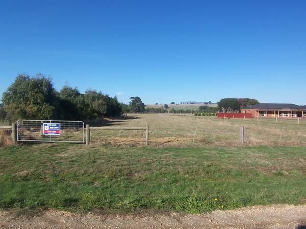 3.2 Acres in a Superb Location! Picture 2