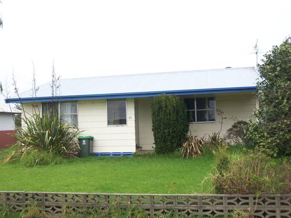 3 bedroom Home on large block Picture 2