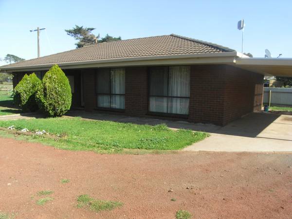 Spacious 3 bedroom home. Picture 3