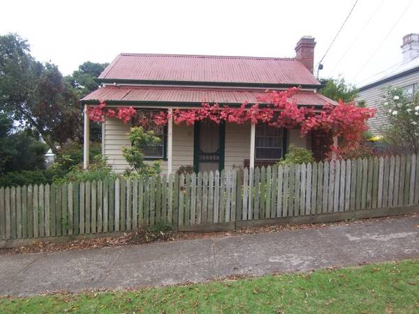 Make this delightful cottage yours today! Picture 1