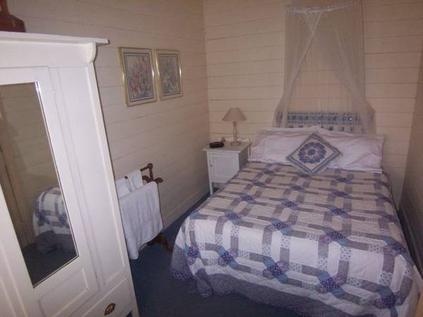 Make this delightful cottage yours today! Picture 2