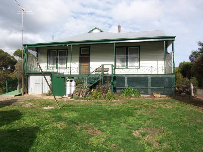 4 BEDROOM FAMILY HOME Picture 3