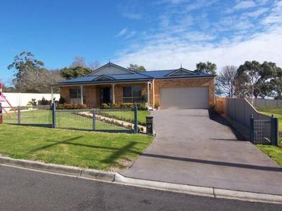 Outstanding 4 Bedroom Home - As New! Picture