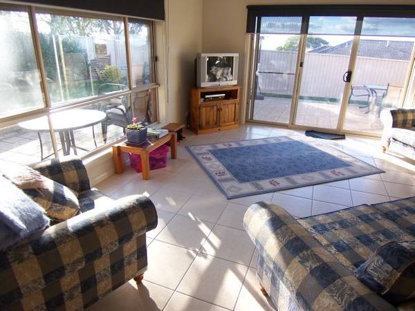 Outstanding 4 Bedroom Home - As New! Picture 3