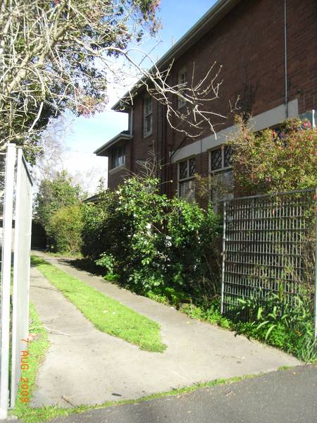 Enjoy a summers evening on the Balcony. Picture 1