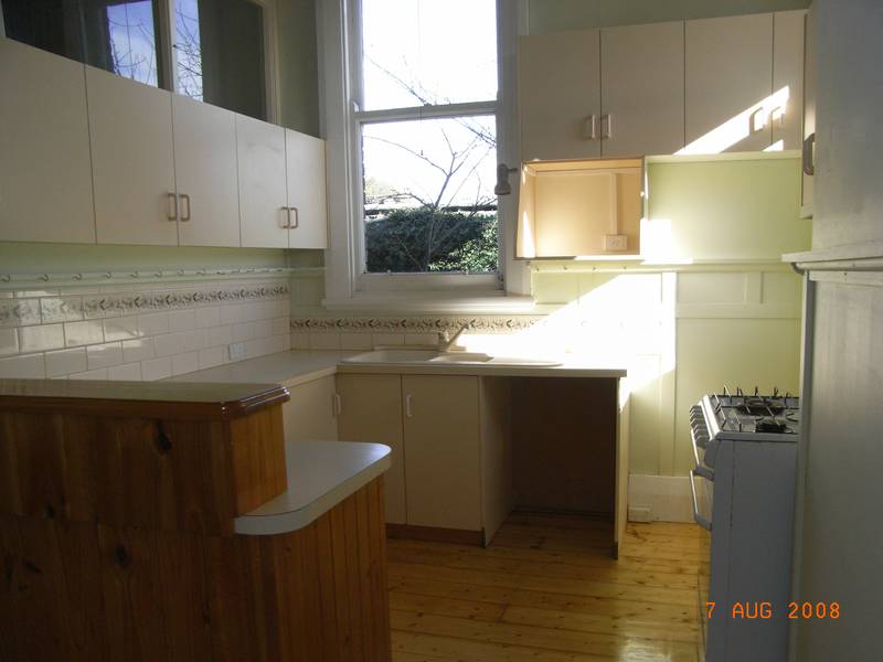 2 Bedroom Unit all utility costs included in the weekly rent. Picture 2