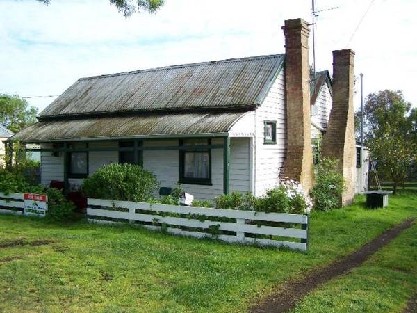 3 Bedroom Miner's Cottage Picture 1