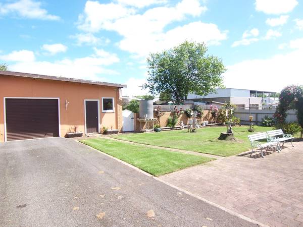 Centrally located 3 Bedroom Family Home Picture