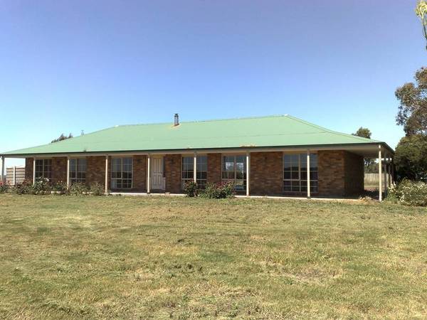 Quality 4 bedroom rural residence Picture 2