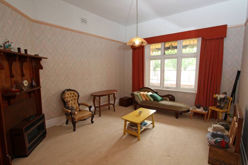 Period Style Centrally Located Picture 2