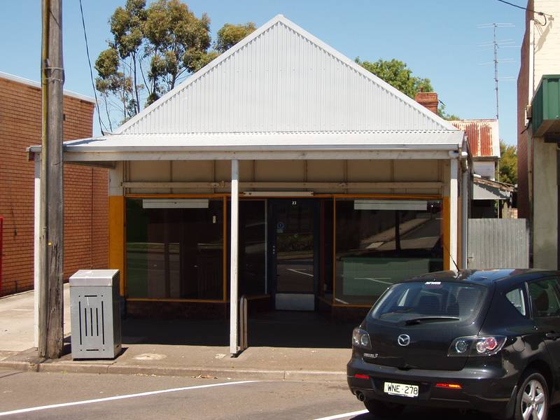 Ideal Shopfront Location Plus Residence Picture 2