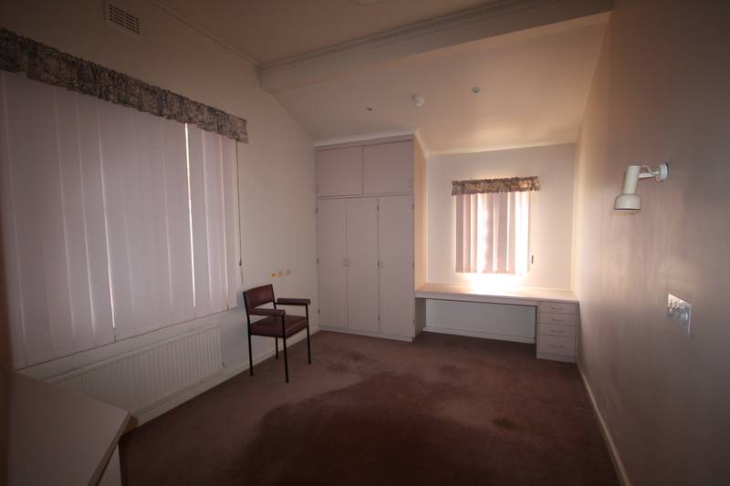 4 bedroom house Picture 3