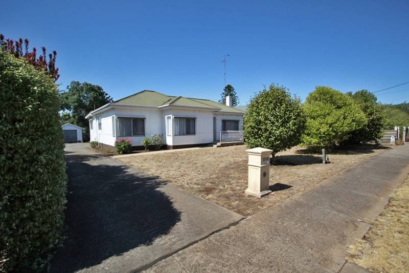 POPULAR CENTRAL LOCATION Picture 1