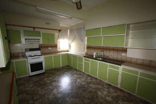 Central Location! Picture 2