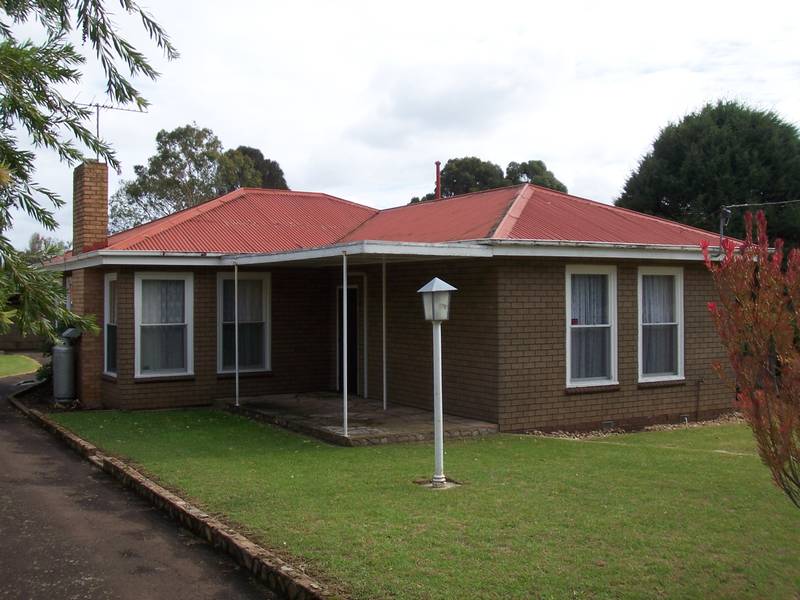 IDEAL FIRST HOME! Picture 1