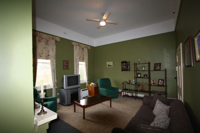 Charming 3 bedroom residence Picture 3