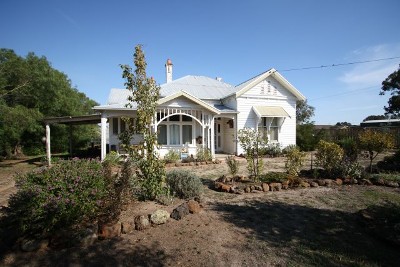 Charming 3 bedroom residence Picture