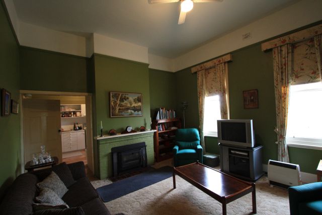 Charming 3 bedroom residence Picture 2